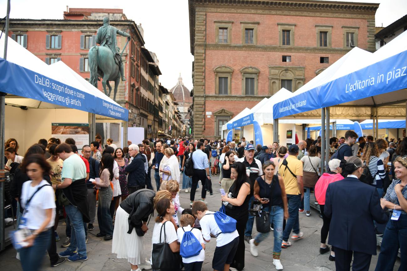 La serata in piazza Santissima Annunziata