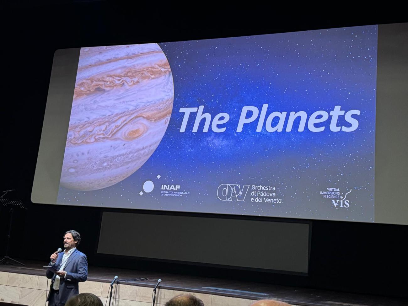 Lo spettacolo "The Planets" al Cinema Teatro La Compagnia