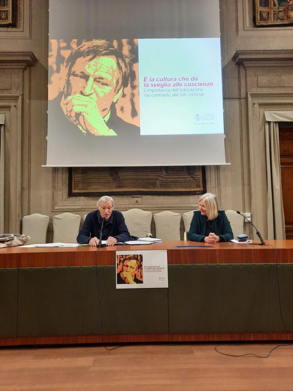 Don Luigi Ciotti durante la sua lezione in Aula Magna